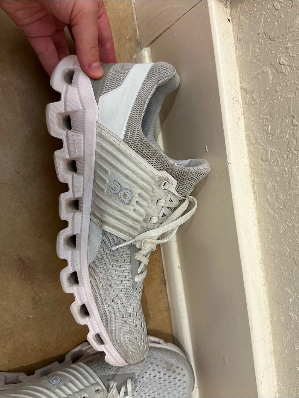 On Running Running Women’s Cloudswift Lightweight Sneakers - White/Gray